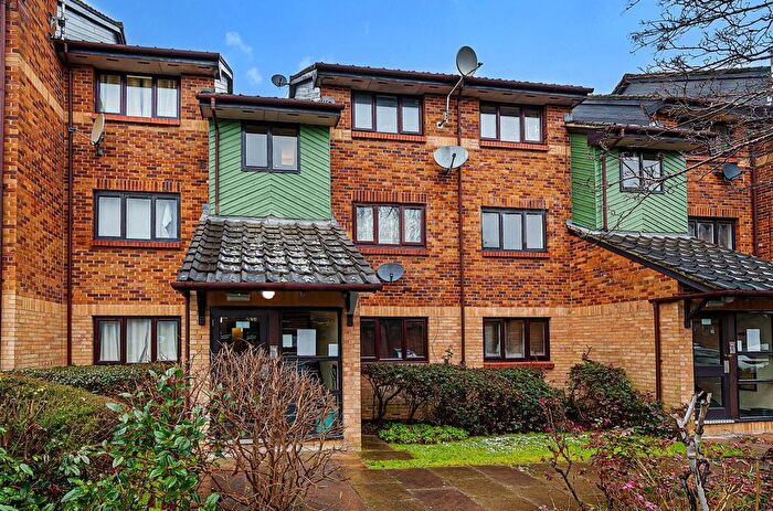 1 Bedroom Flat To Rent In Rusper Close, Cricklewood, NW2