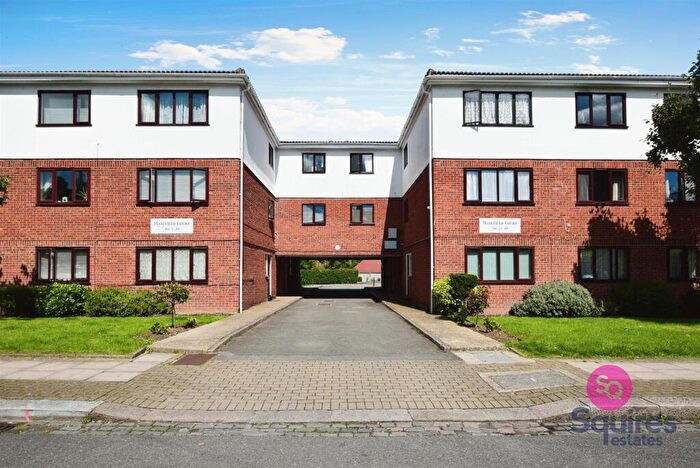 Flat To Rent In Leicester Road, Barnet, EN5