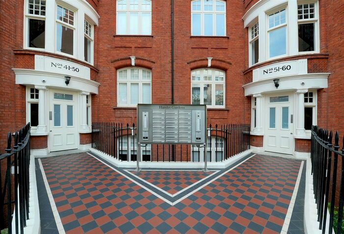 3 Bedroom Flat To Rent In Hamlet Gardens, Ravenscourt Park, London, W6