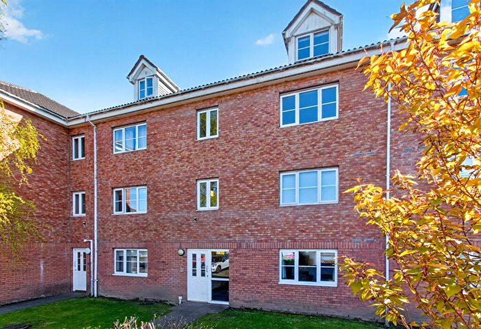 2 Bedroom Flat For Sale In Tullis Gardens, Glasgow, G40