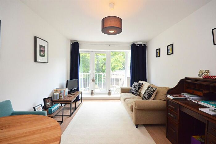 1 Bedroom Flat To Rent In Kew Road, Kew, Richmond, TW9