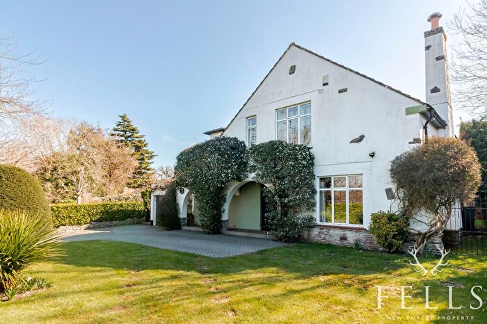 4 Bedroom Detached House For Sale In Salisbury Road, Ringwood, BH24