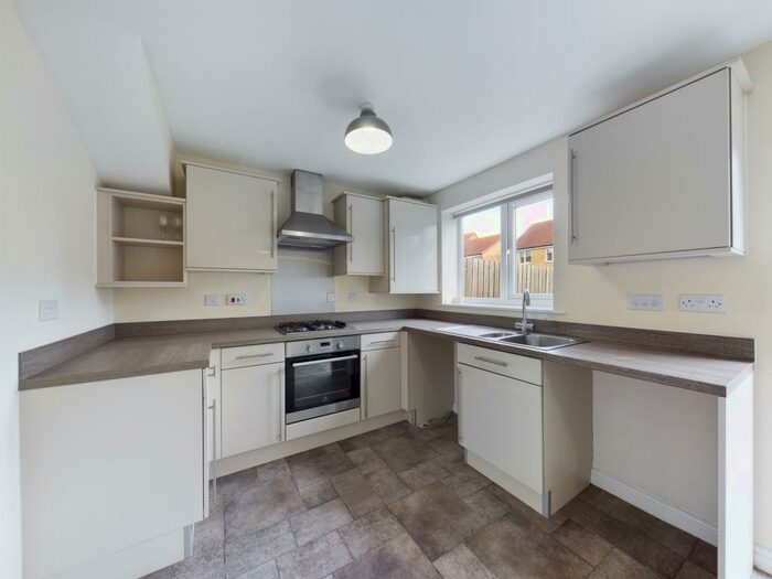 3 Bedroom Semi-Detached House To Rent In Chartwell Gardens, Kingswood, HU7