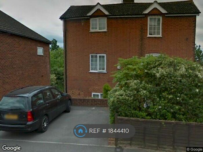 3 Bedroom Semi-Detached House To Rent In New Cross Road, Guildford, GU2