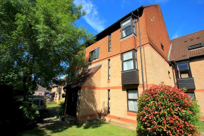 Studio To Rent In Goldsworth Park, GU21