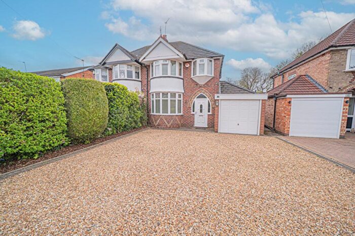 3 Bedroom Semi Detached House For Sale In School Road, Shirley, B90