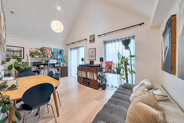 2 Bedroom Flat For Sale In Sumner Road, Peckham, London, SE15