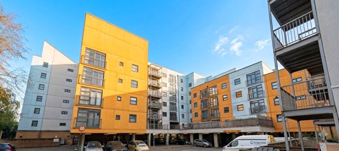 1 Bedroom Flat To Rent In Maltings Close, London, E3