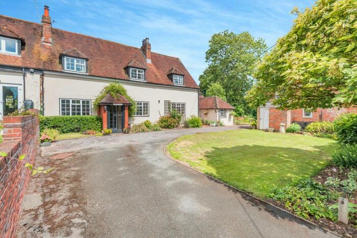 3 Bedroom Semi-Detached House For Sale In Titchfield Lane, Wickham, Fareham, Hampshire, PO17