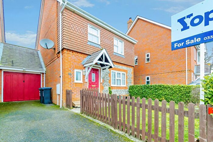 3 Bedroom Link Detached House For Sale In Dane Road, Warlingham, CR6