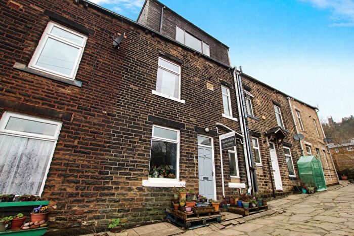 2 Bedroom Terraced House For Sale In Chapel Street, Todmorden, OL14
