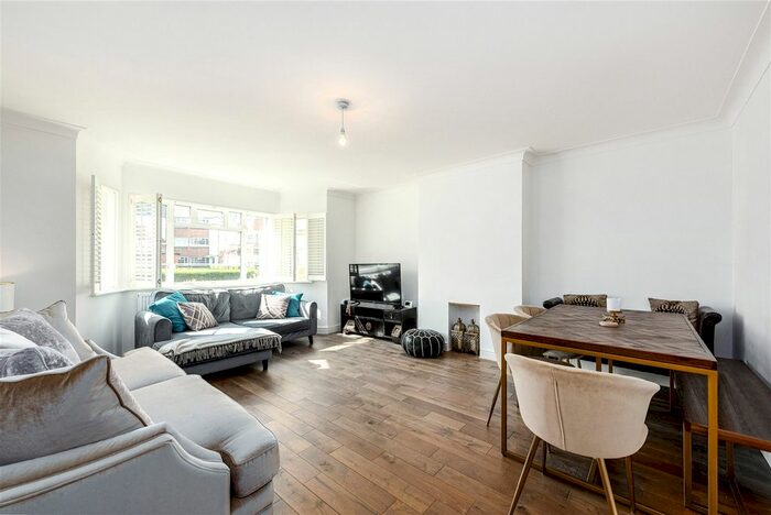3 Bedroom Flat To Rent In St. Leonards Court, St. Leonards Road, SW14