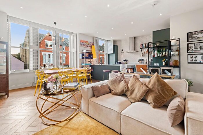 2 Bedroom Flat For Sale In Drakefield Road, SW17