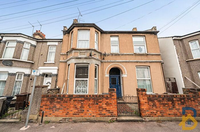 1 Bedroom Flat For Sale In Glenny Road, Barking, IG11