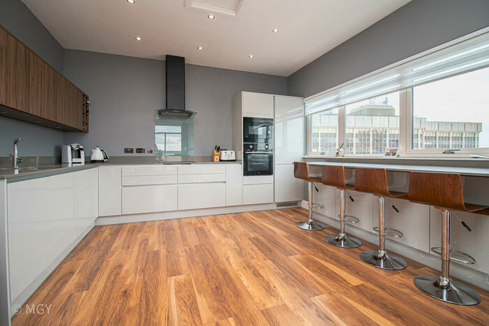 3 Bedroom Apartment To Rent In The Aspect, Cardiff City Centre, CF10