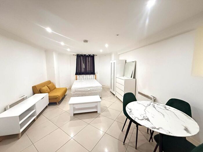 1 Bedroom Studio To Rent In Culminating Road, West Ealing, W13