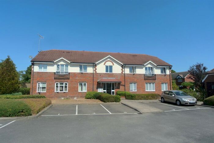 2 Bedroom Apartment To Rent In Weybridge, KT13