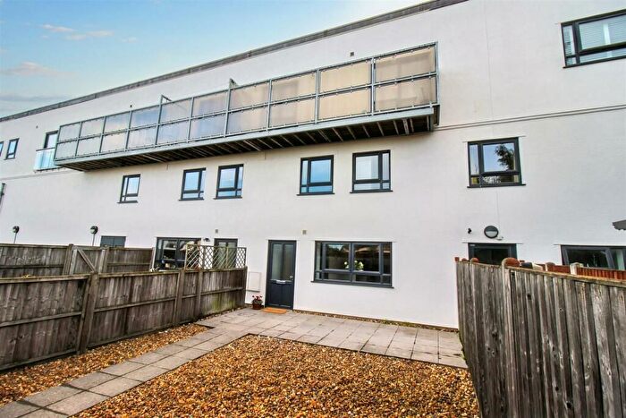 2 Bedroom Property To Rent In London Road, Leigh-On-Sea, SS9