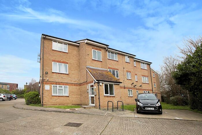 1 Bedroom Flat To Rent In Thant Close, London, E10