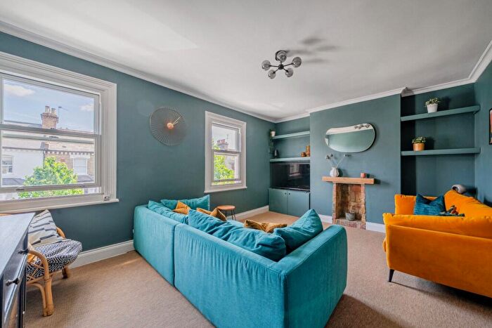 2 Bedroom Flat For Sale In Almeric Road, Battersea, London, SW11
