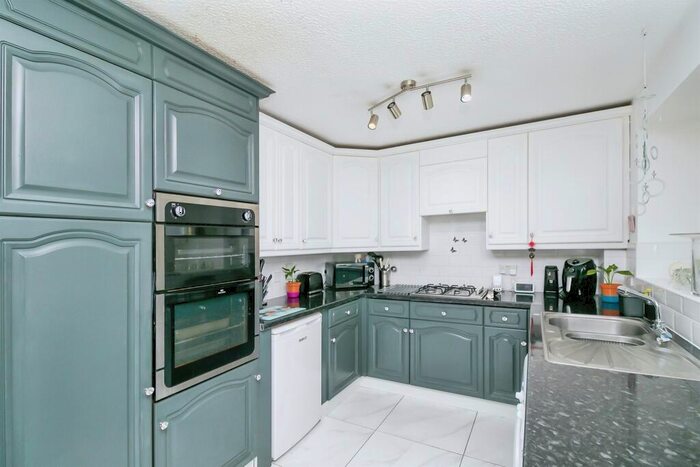 4 Bedroom Detached House For Sale In The Heathers, Barry, CF62