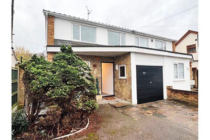 3 Bedroom Semi-Detached House To Rent In Eastwood Road, Rayleigh, Essex, SS6