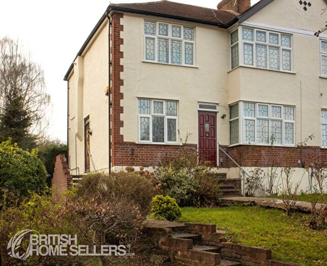 2 Bedroom Maisonette For Sale In Nestor Avenue, London, N21