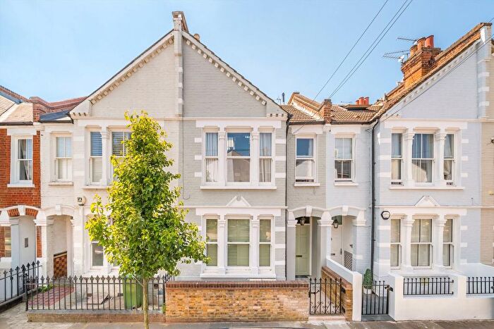 2 Bedroom Maisonette For Sale In Elbe Street, Fulham, SW6