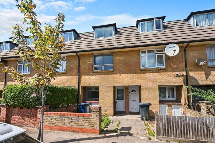 4 Bedroom Terraced House To Rent In Acton Lane, Acton, London, W3