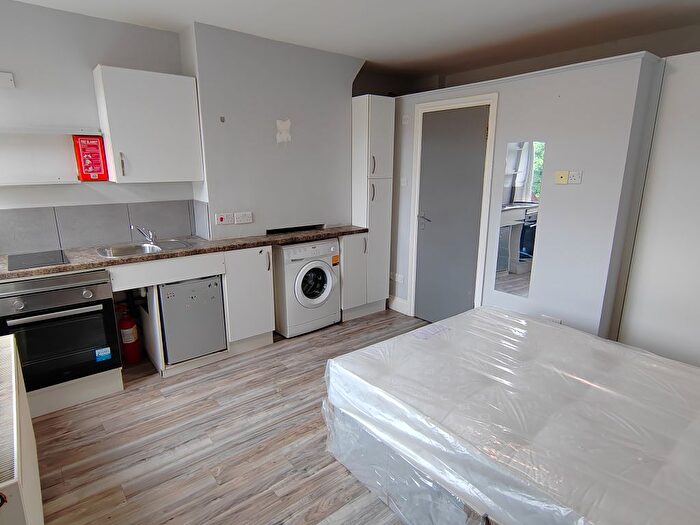 Studio To Rent In Cecil Road, Harlesden, NW10