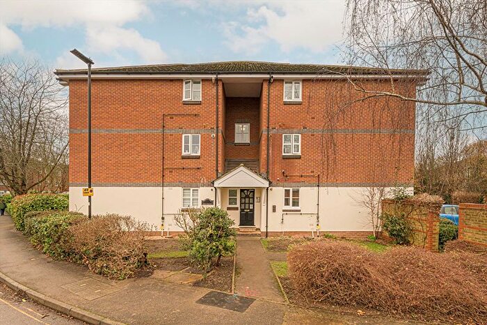 2 Bedroom Flat To Rent In Shire Horse Way, Isleworth, TW7