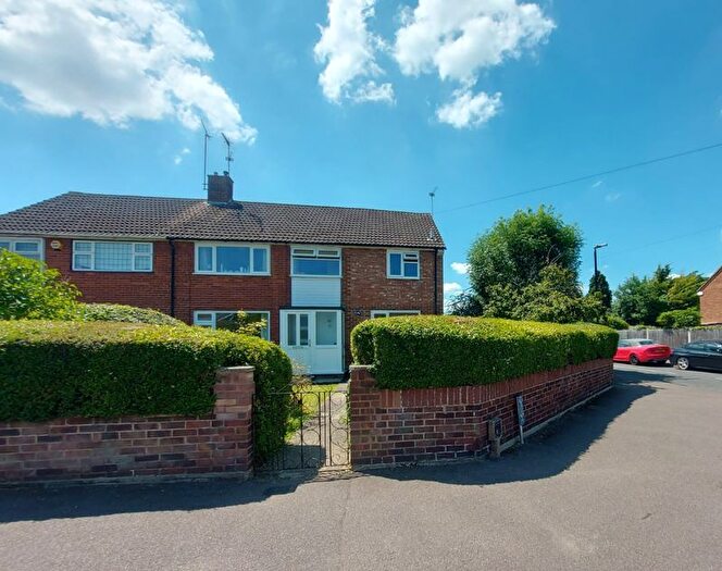 4 Bedroom Semi-Detached House To Rent In Evelyn Road, Dunstable, LU5