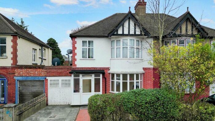 3 Bedroom Flat To Rent In Denzil Road, London, NW10