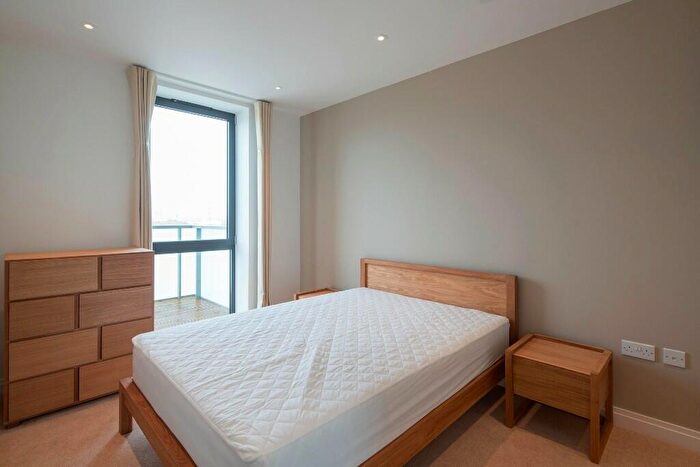 2 Bedroom Apartment To Rent In New Village Avenue, London, E14