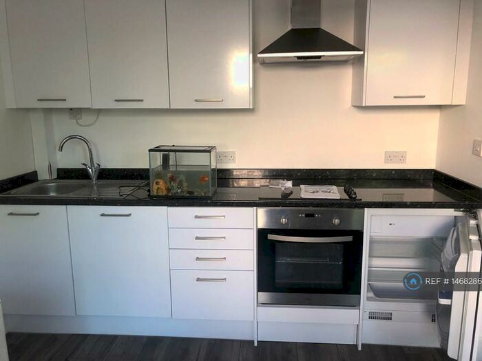 1 Bedroom Flat To Rent In Harpsfield Broadway, Hatfield, AL10