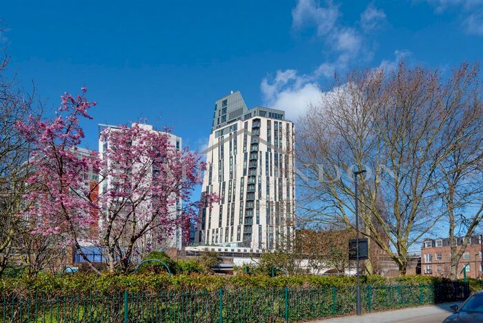 3 Bedroom Flat To Rent In Parliament House, Albert Embankment, London, SE1