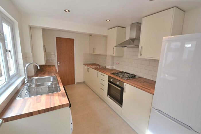 3 Bedroom Terraced House To Rent In Donnington Gardens, Reading, RG1