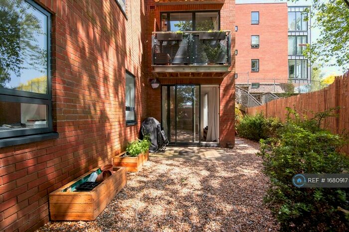 3 Bedroom Flat To Rent In Coronation Court, Southville, Bristol, BS3