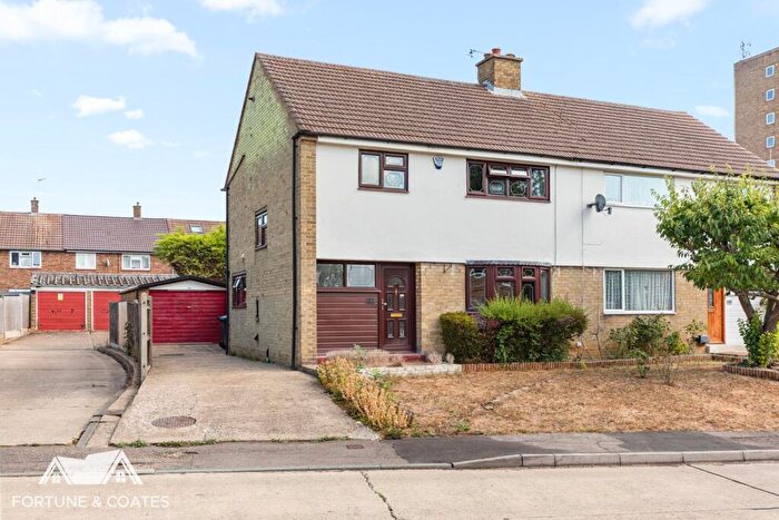 3 Bedroom Semi-Detached House For Sale In Tunnmeade, Harlow, CM20