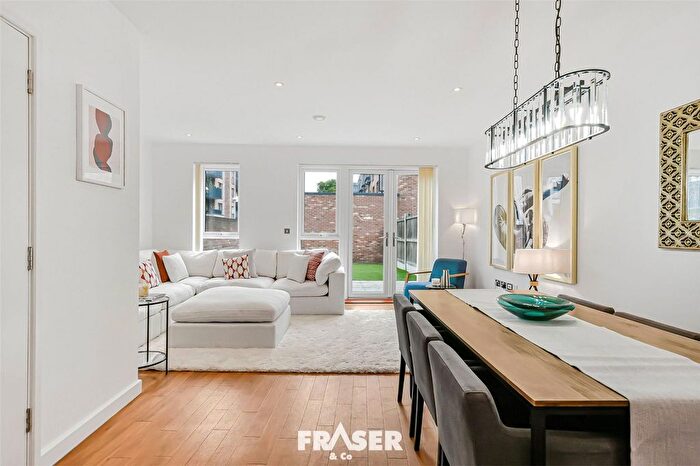 3 Bedroom End Of Terrace House For Sale In Brentford, TW8