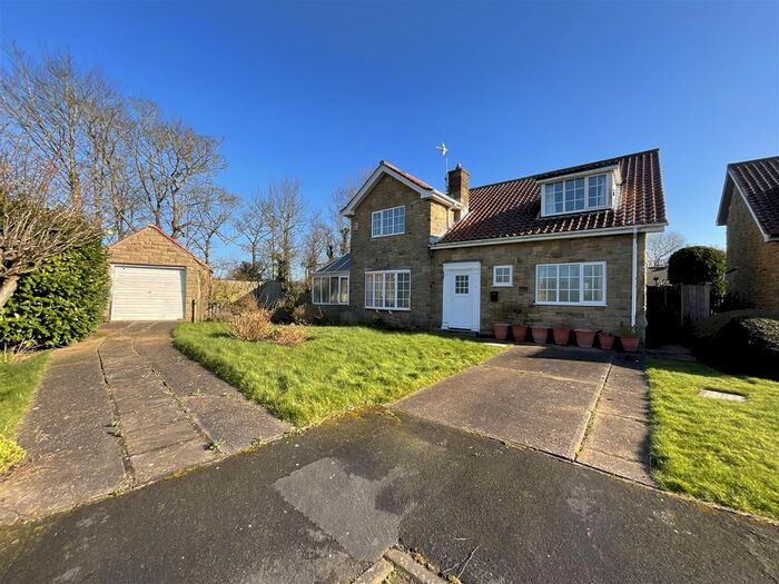 4 Bedroom Detached House For Sale In Dovecot Close, Gristhorpe, Filey, YO14