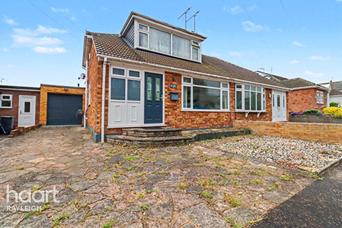 4 Bedroom Semi-Detached House For Sale In Wren Close, Leigh-On-Sea, SS9