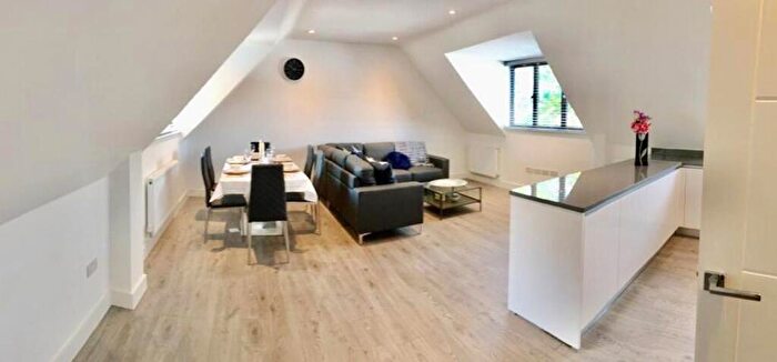 1 Bedroom Flat To Rent In East Street, Chesham, HP5