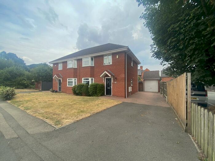 3 Bedroom House To Rent In Malcolm Drive, Northampton, NN5