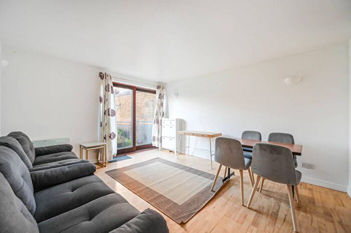 1 Bedroom Flat To Rent In Gaselee Street, Canary Wharf, London, E14