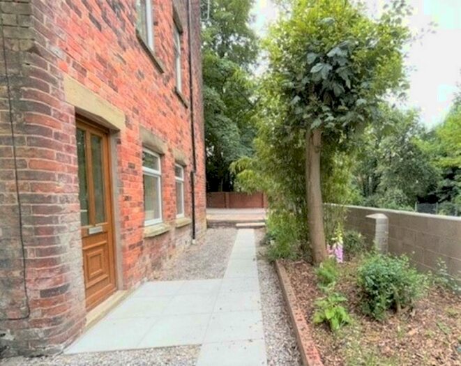 2 Bedroom Flat To Rent In Walton Parade, Preston, PR1