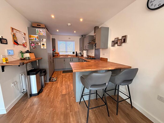 4 Bedroom Semi-Detached House For Sale In Hemingway Loke, Milton Keynes, MK4