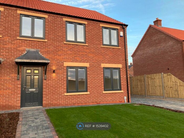 4 Bedroom Semi-Detached House To Rent In Daisy Way, Louth, LN11