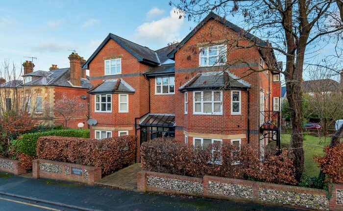 2 Bedroom Flat To Rent In Sydney Road, Guildford, GU1