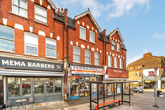 3 Bedroom Flat To Rent In Colney Hatch Lane, London, N10